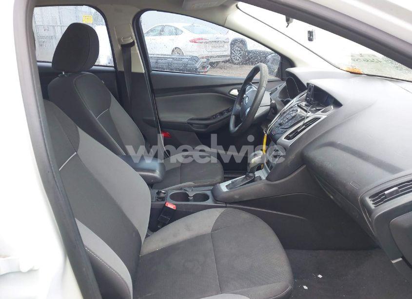 Photo 5 of 2014 Ford Focus SE (VIN 1FADP3F23EL154642)