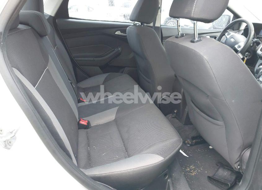 Photo 8 of 2014 Ford Focus SE (VIN 1FADP3F23EL154642)