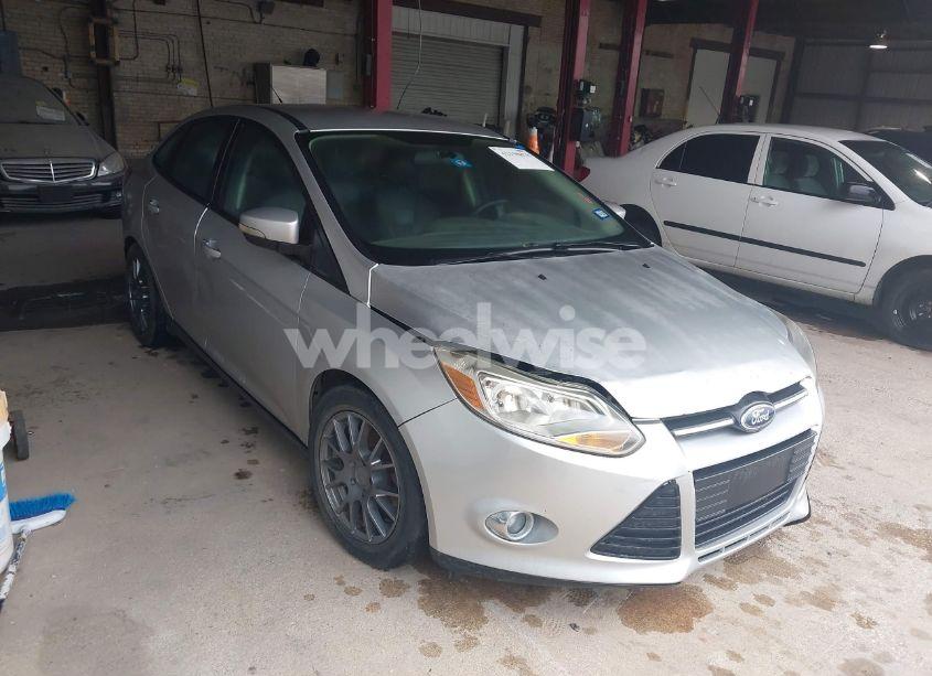 2014 Ford Focus SE (VIN 1FADP3F23EL158142) main photo
