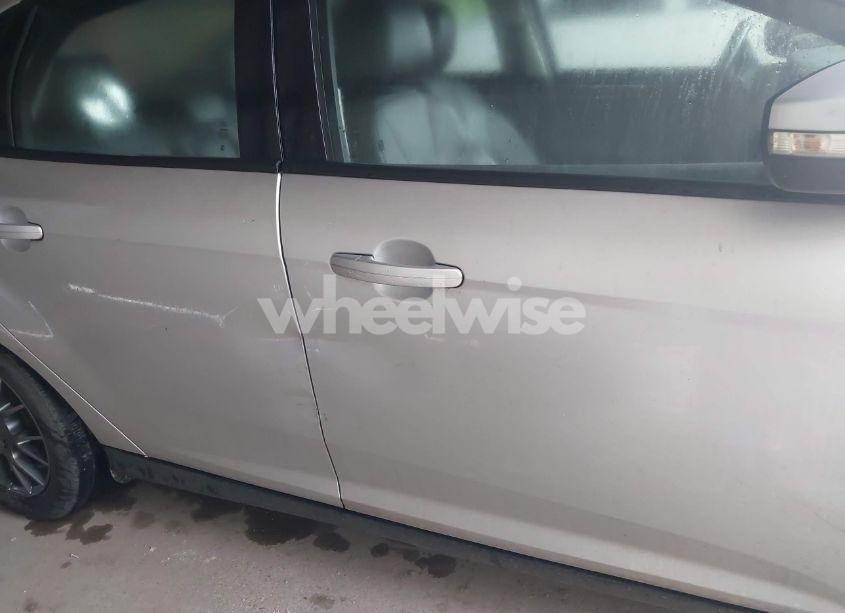 Photo 12 of 2014 Ford Focus SE (VIN 1FADP3F23EL158142)