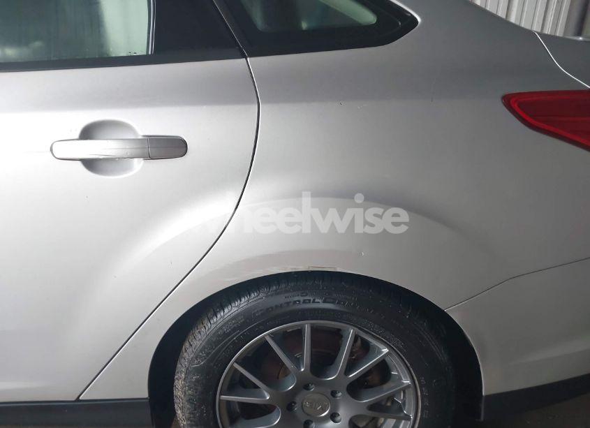 Photo 13 of 2014 Ford Focus SE (VIN 1FADP3F23EL158142)