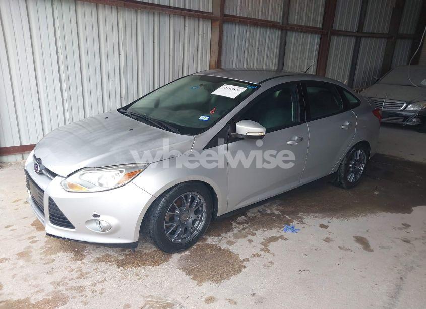 Photo 2 of 2014 Ford Focus SE (VIN 1FADP3F23EL158142)