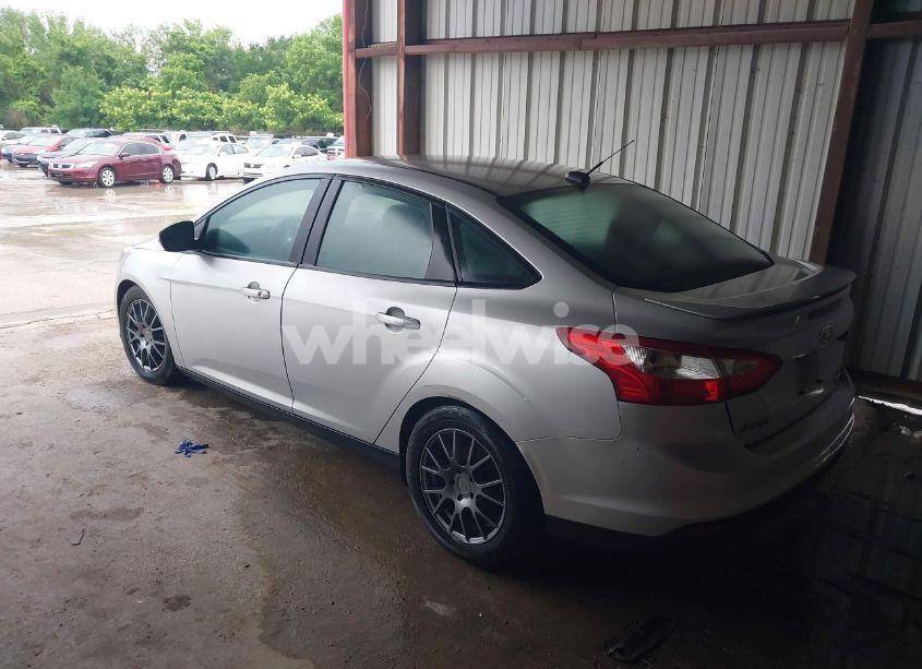 Photo 3 of 2014 Ford Focus SE (VIN 1FADP3F23EL158142)