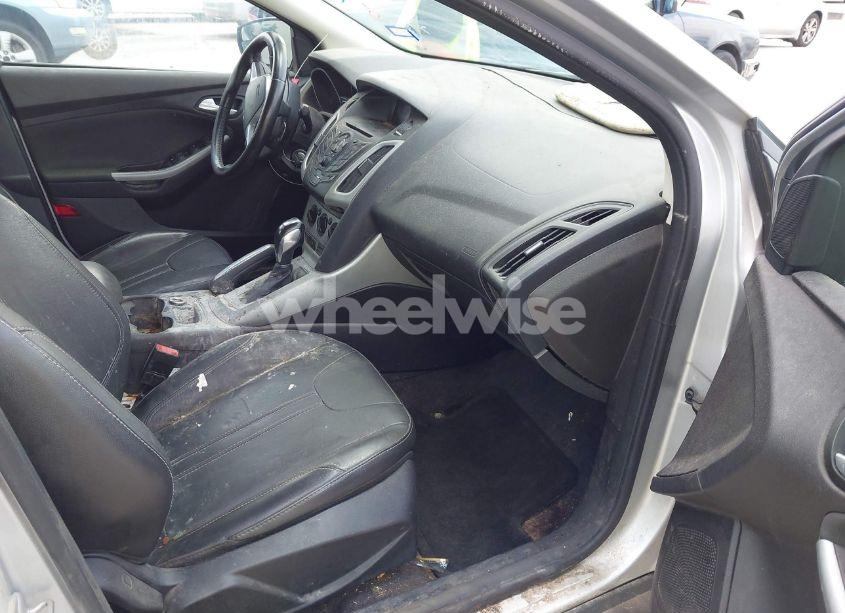 Photo 5 of 2014 Ford Focus SE (VIN 1FADP3F23EL158142)