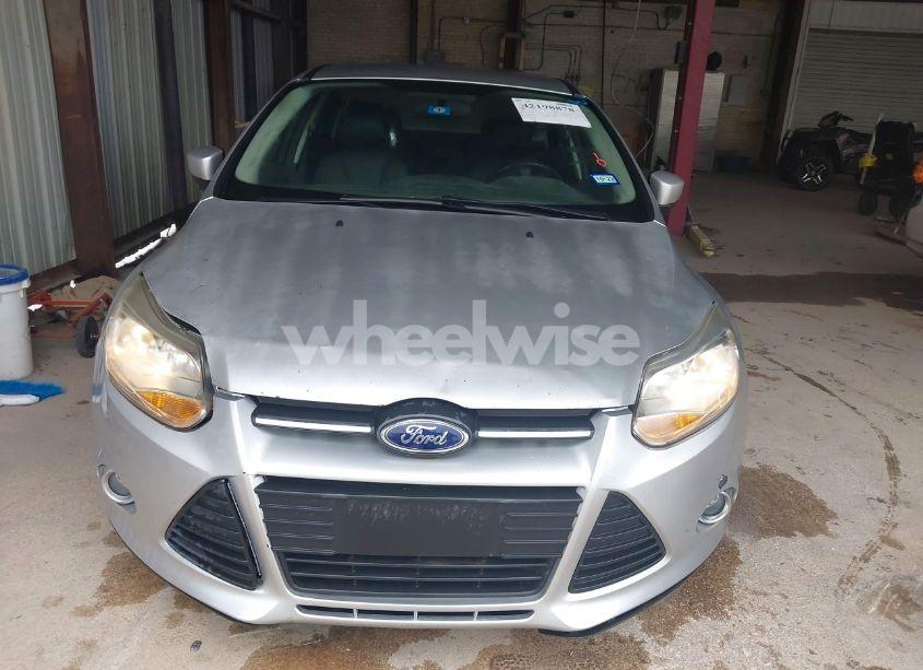 Photo 6 of 2014 Ford Focus SE (VIN 1FADP3F23EL158142)