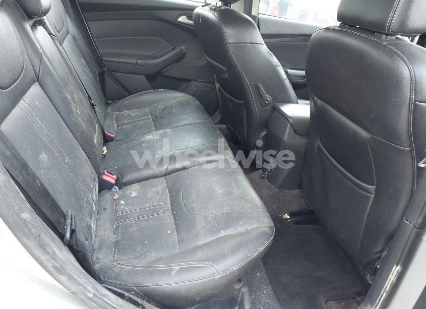 Photo 8 of 2014 Ford Focus SE (VIN 1FADP3F23EL158142)