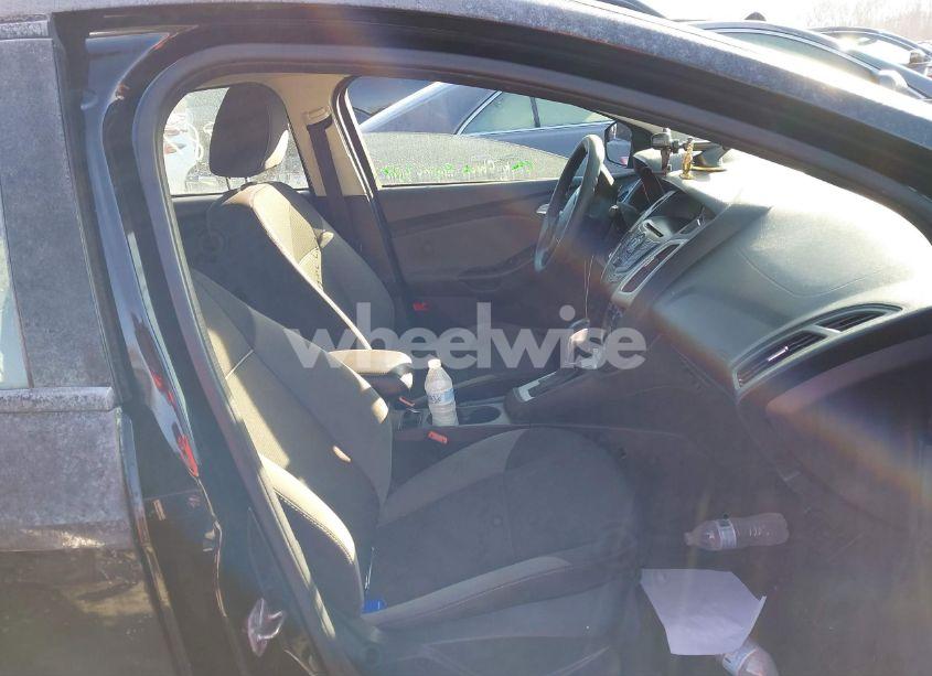 Photo 5 of 2014 Ford Focus SE (VIN 1FADP3F23EL166886)