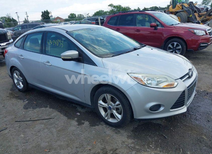 2014 Ford Focus SE (VIN 1FADP3F23EL189830) main photo