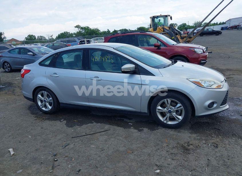 Photo 13 of 2014 Ford Focus SE (VIN 1FADP3F23EL189830)