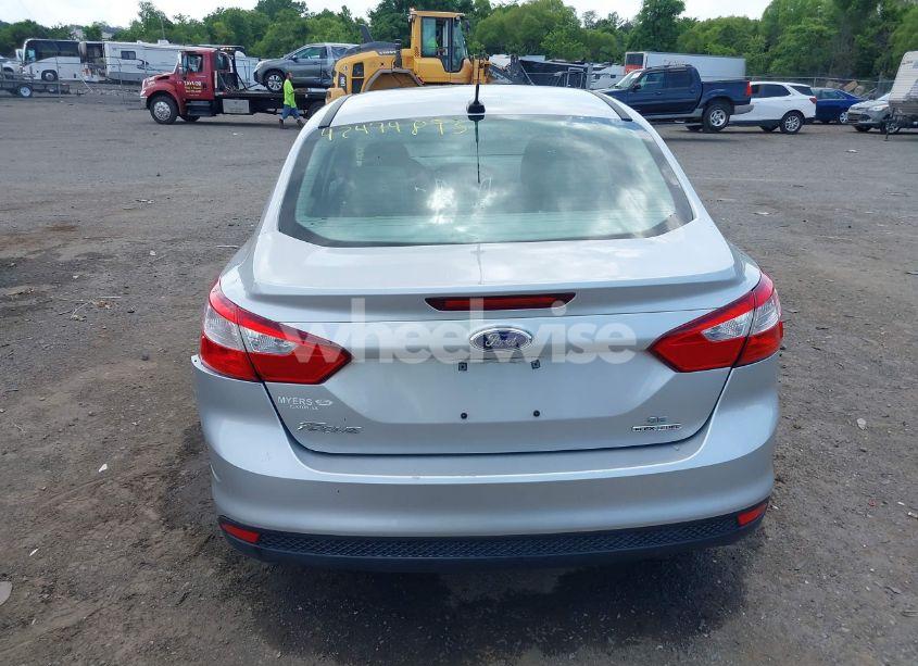 Photo 16 of 2014 Ford Focus SE (VIN 1FADP3F23EL189830)