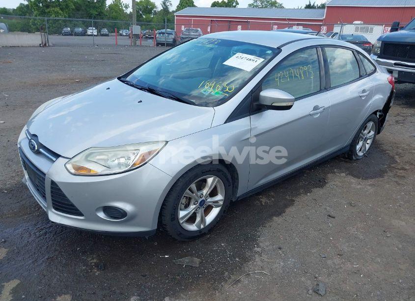 Photo 2 of 2014 Ford Focus SE (VIN 1FADP3F23EL189830)