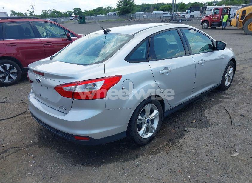 Photo 4 of 2014 Ford Focus SE (VIN 1FADP3F23EL189830)