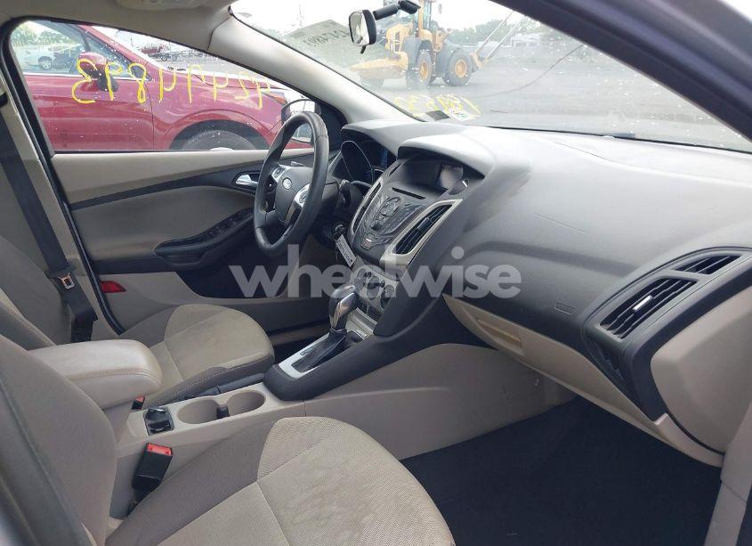 Photo 5 of 2014 Ford Focus SE (VIN 1FADP3F23EL189830)