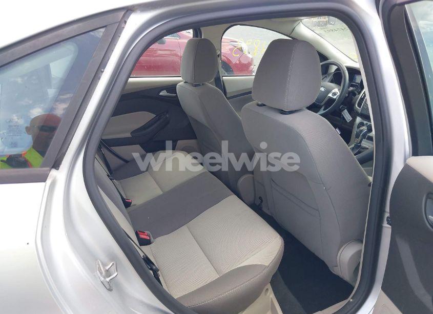 Photo 8 of 2014 Ford Focus SE (VIN 1FADP3F23EL189830)