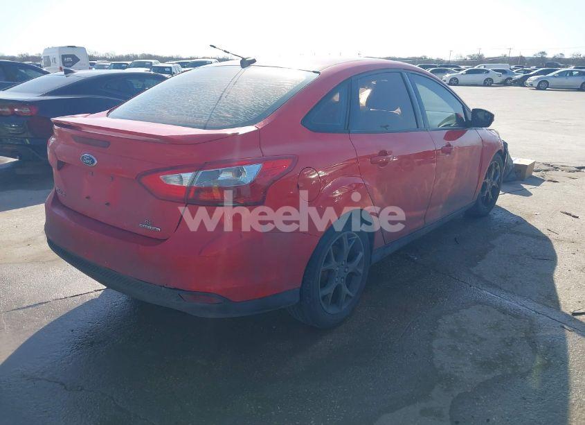 Photo 4 of 2014 Ford Focus SE (VIN 1FADP3F23EL196356)