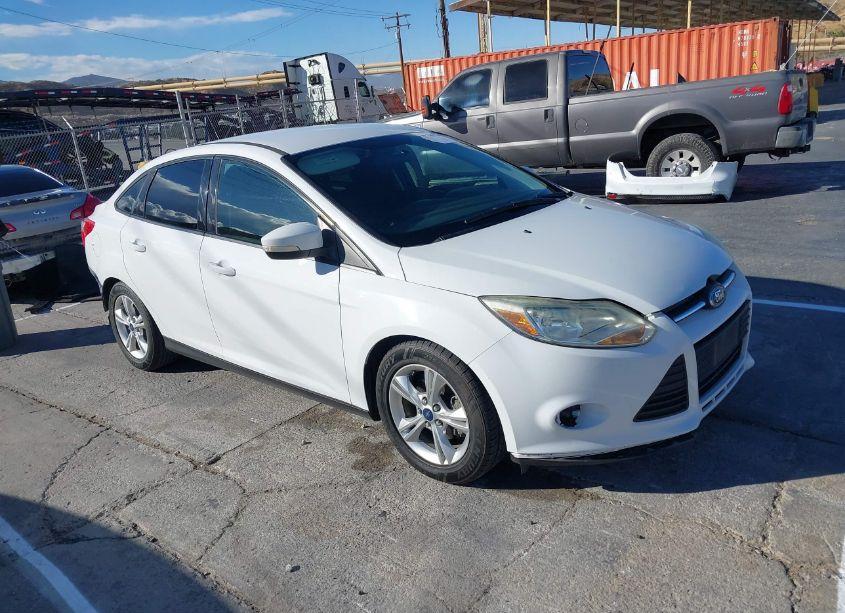 2014 Ford Focus SE (VIN 1FADP3F23EL199161) main photo