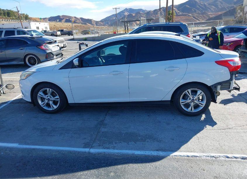 Photo 15 of 2014 Ford Focus SE (VIN 1FADP3F23EL199161)