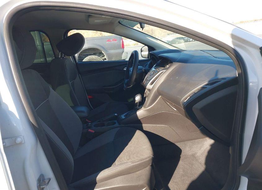 Photo 5 of 2014 Ford Focus SE (VIN 1FADP3F23EL199161)