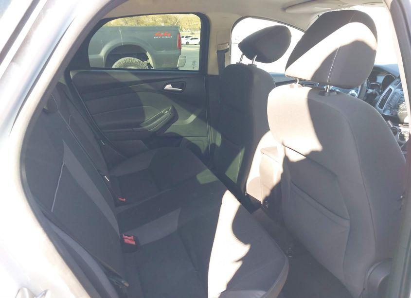 Photo 8 of 2014 Ford Focus SE (VIN 1FADP3F23EL199161)