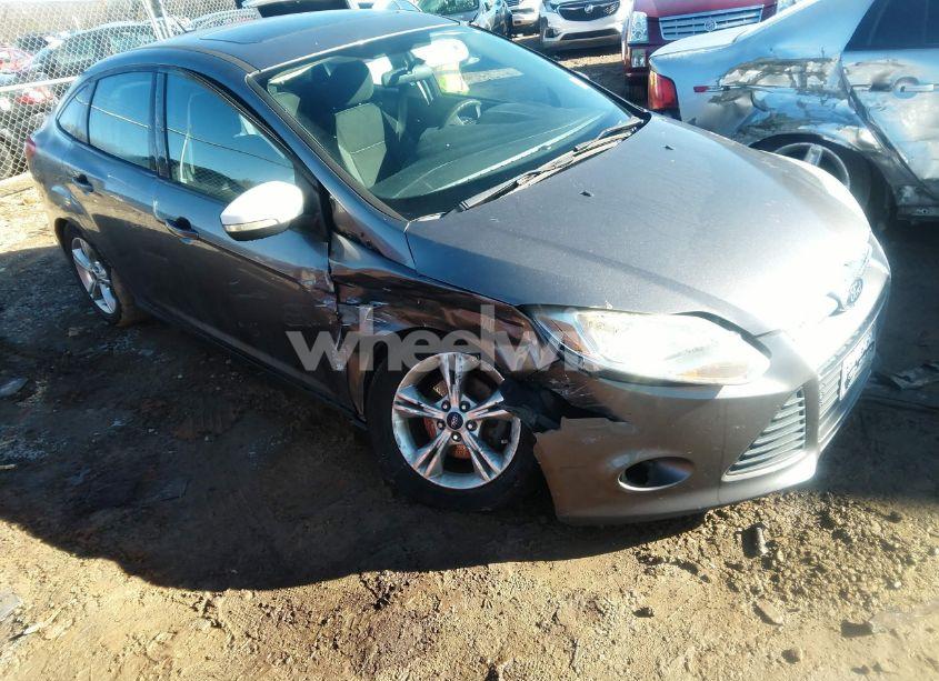 2014 Ford Focus SE (VIN 1FADP3F23EL202947) main photo
