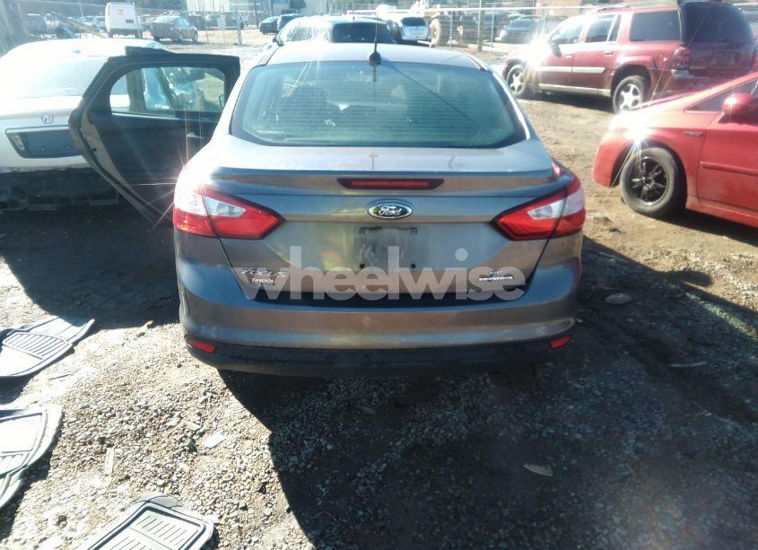 Photo 17 of 2014 Ford Focus SE (VIN 1FADP3F23EL202947)