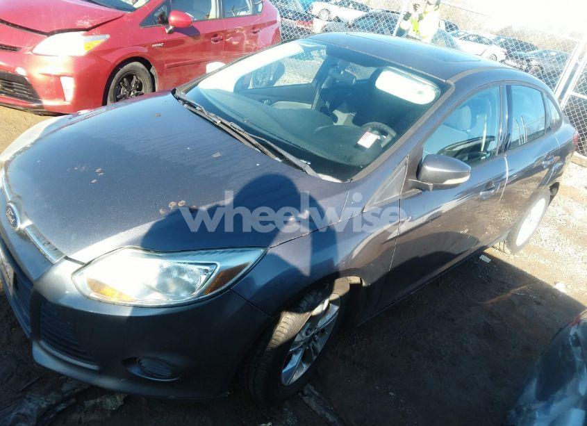 Photo 2 of 2014 Ford Focus SE (VIN 1FADP3F23EL202947)