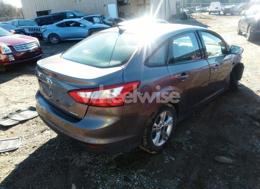 Photo 4 of 2014 Ford Focus SE (VIN 1FADP3F23EL202947)