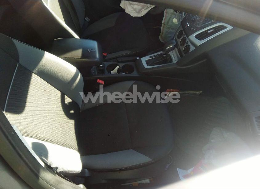 Photo 5 of 2014 Ford Focus SE (VIN 1FADP3F23EL202947)