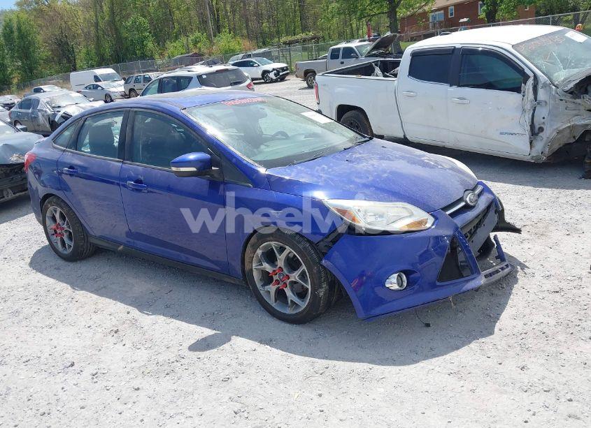 2014 Ford Focus SE (VIN 1FADP3F23EL205640) main photo