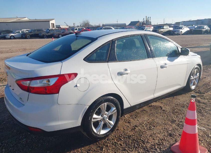 Photo 4 of 2014 Ford Focus SE (VIN 1FADP3F23EL206206)