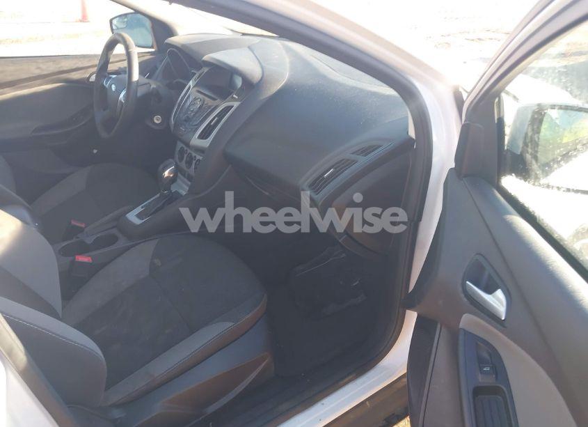 Photo 5 of 2014 Ford Focus SE (VIN 1FADP3F23EL206206)