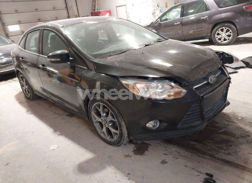 2014 Ford Focus SE (VIN 1FADP3F23EL209798) main photo