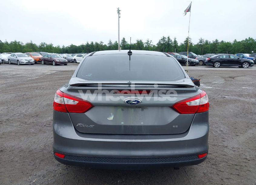 Photo 13 of 2014 Ford Focus SE (VIN 1FADP3F23EL215276)