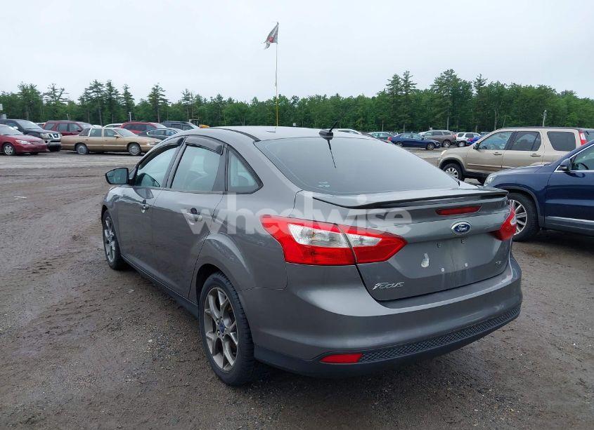 Photo 3 of 2014 Ford Focus SE (VIN 1FADP3F23EL215276)