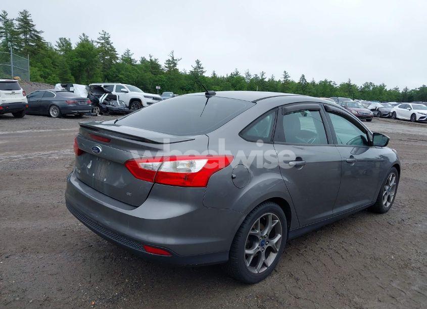 Photo 4 of 2014 Ford Focus SE (VIN 1FADP3F23EL215276)
