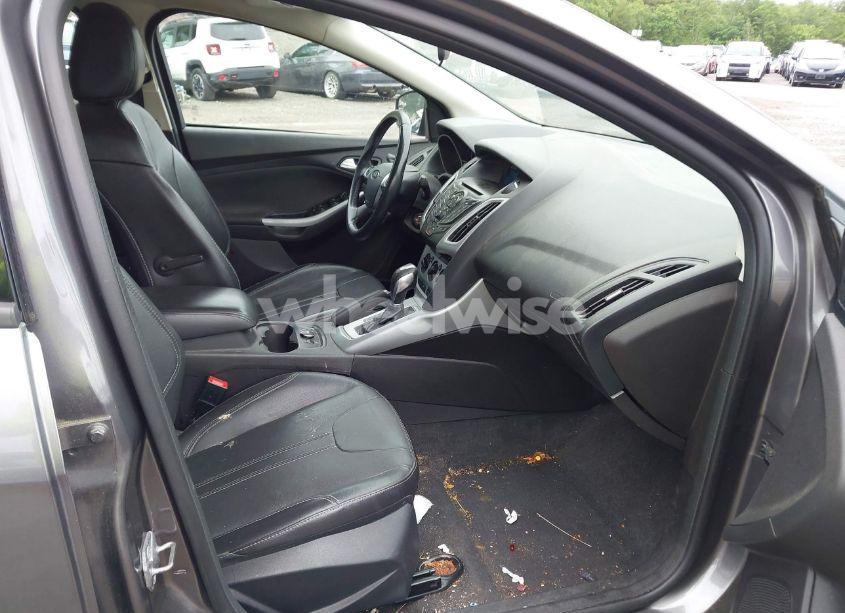 Photo 5 of 2014 Ford Focus SE (VIN 1FADP3F23EL215276)