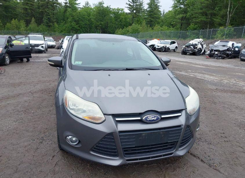 Photo 6 of 2014 Ford Focus SE (VIN 1FADP3F23EL215276)