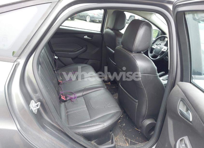 Photo 8 of 2014 Ford Focus SE (VIN 1FADP3F23EL215276)