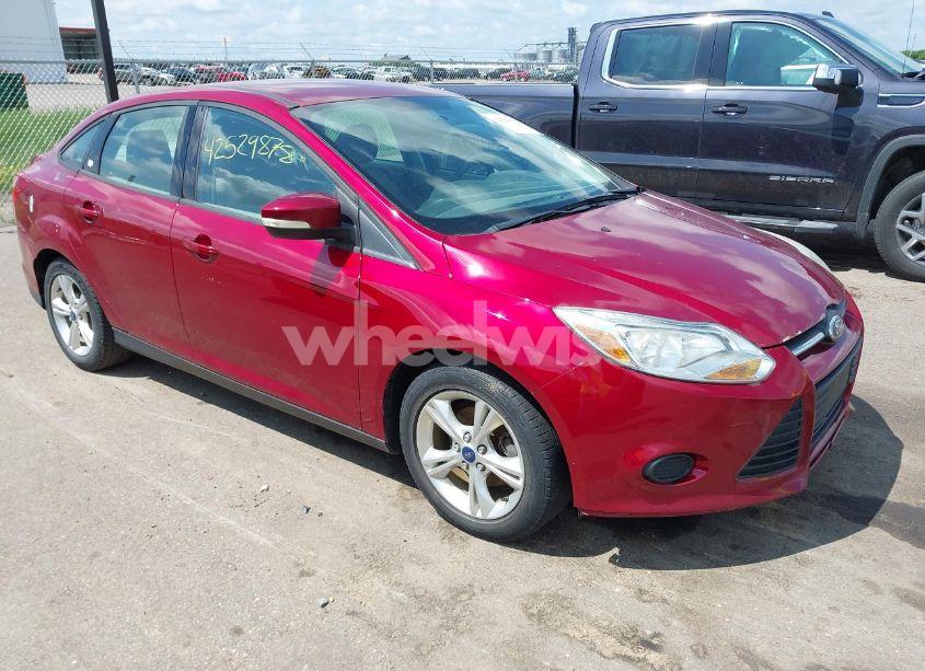 2014 Ford Focus SE (VIN 1FADP3F23EL231395) main photo