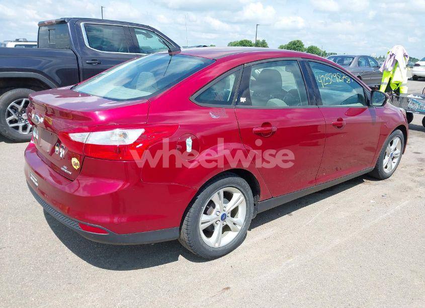 Photo 4 of 2014 Ford Focus SE (VIN 1FADP3F23EL231395)