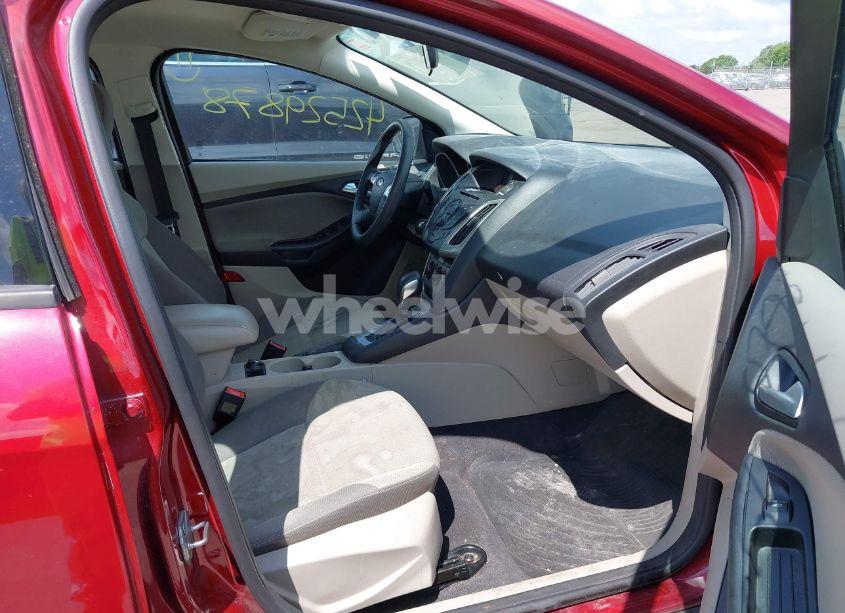 Photo 5 of 2014 Ford Focus SE (VIN 1FADP3F23EL231395)