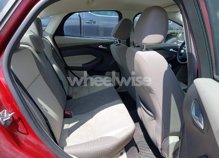 Photo 8 of 2014 Ford Focus SE (VIN 1FADP3F23EL231395)