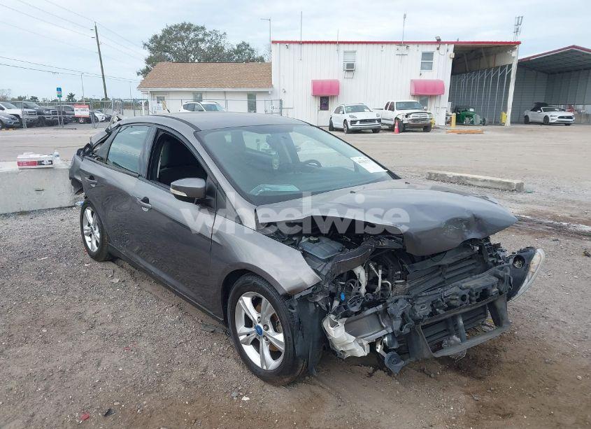 2014 Ford Focus SE (VIN 1FADP3F23EL247578) main photo