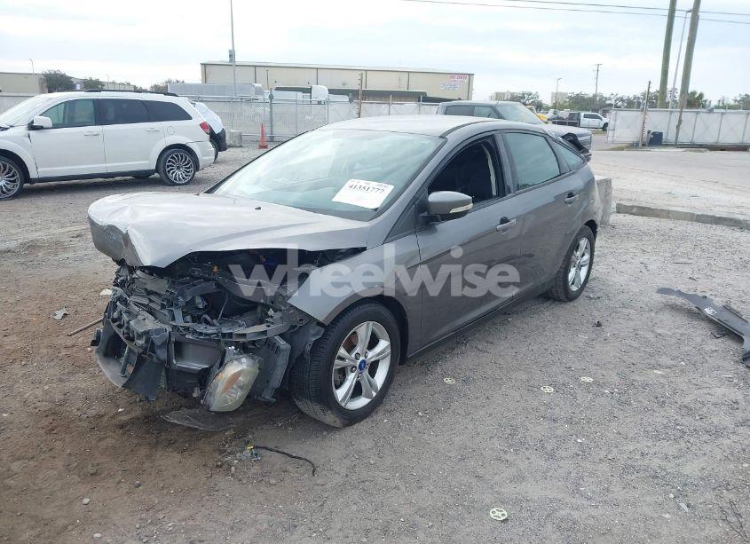 Photo 2 of 2014 Ford Focus SE (VIN 1FADP3F23EL247578)