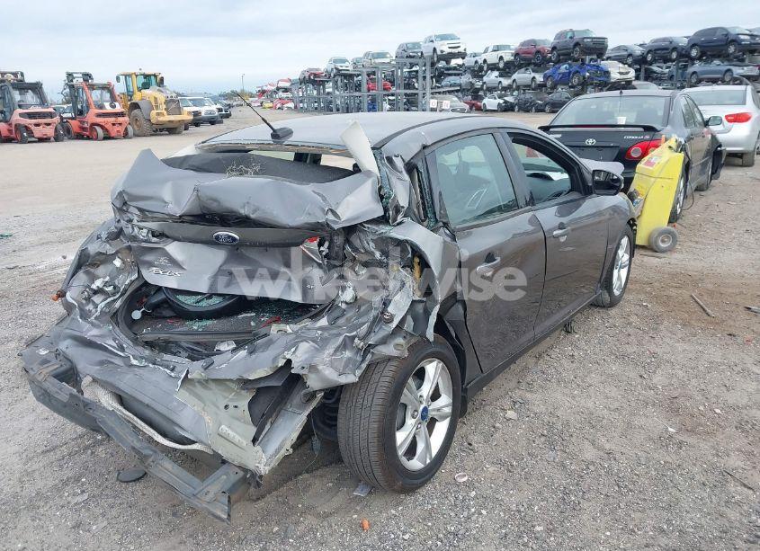 Photo 4 of 2014 Ford Focus SE (VIN 1FADP3F23EL247578)