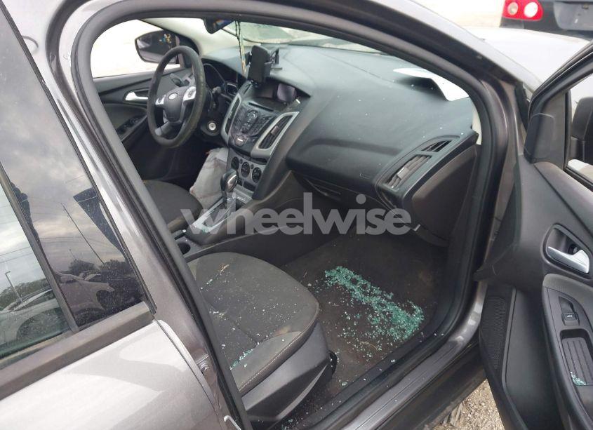 Photo 5 of 2014 Ford Focus SE (VIN 1FADP3F23EL247578)