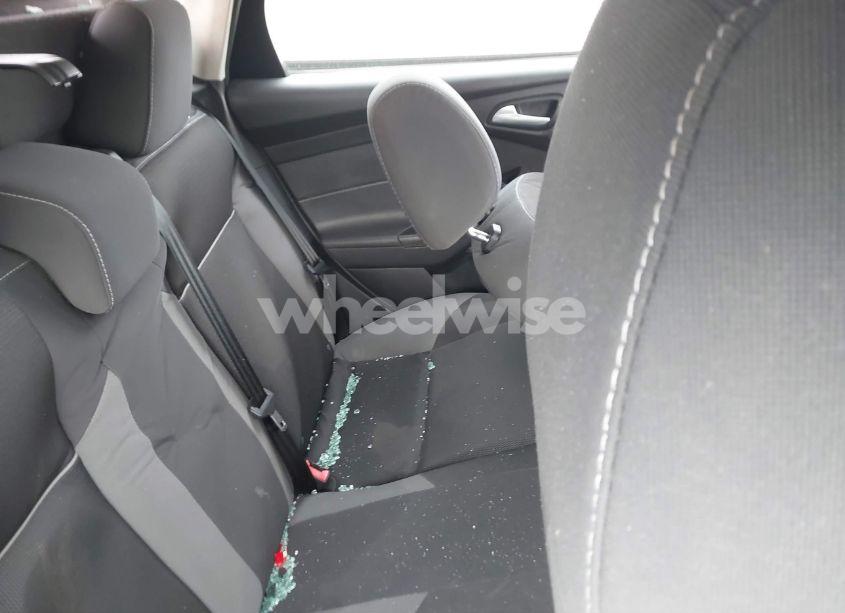 Photo 8 of 2014 Ford Focus SE (VIN 1FADP3F23EL247578)