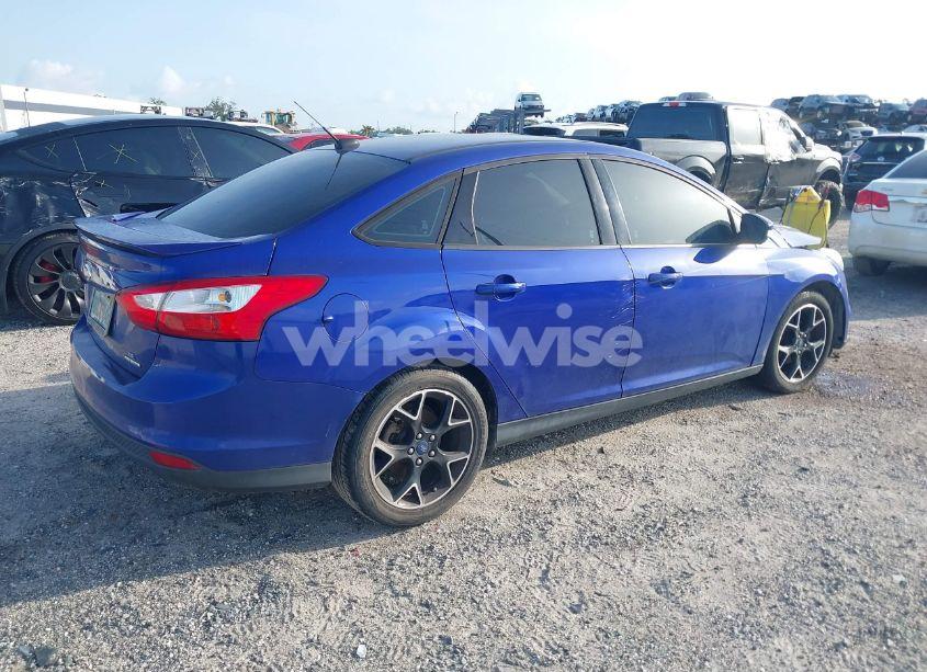 Photo 4 of 2014 Ford Focus SE (VIN 1FADP3F23EL252067)