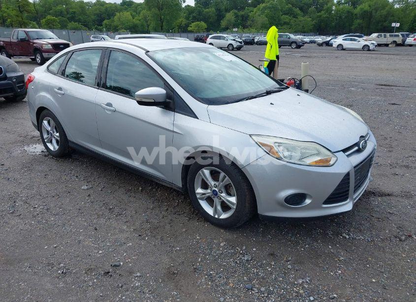 2014 Ford Focus SE (VIN 1FADP3F23EL285814) main photo