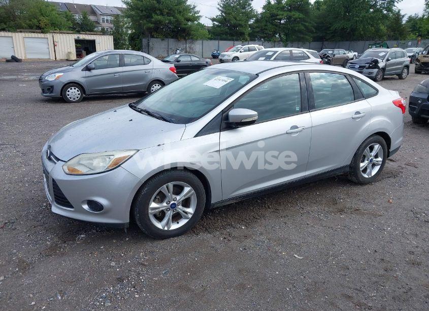 Photo 2 of 2014 Ford Focus SE (VIN 1FADP3F23EL285814)